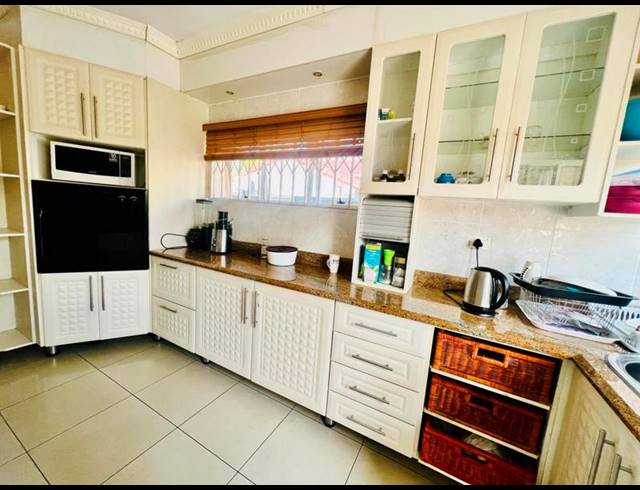 3 BEDROOM HOUSE FOR SALE IN YELLOWWOOD PARK